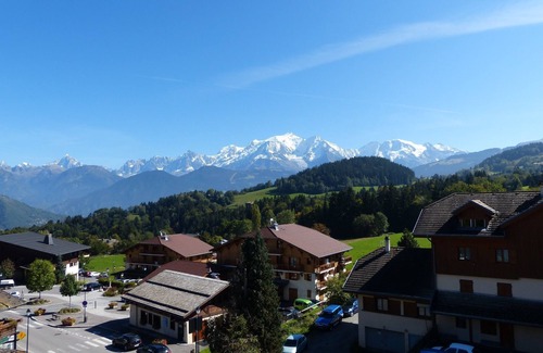 Cordon Apartment | Idyllic Mont-Blanc View Apartment with Spa & Breakfast
