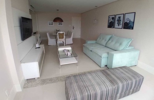 Rio Vermelho Apartment | Family & Pet-Friendly Apartment Steps from the Beach