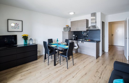 Biscarrosse Plage Apartment | Seaside Apartment with Pool & Ocean Views - Rated 9/10