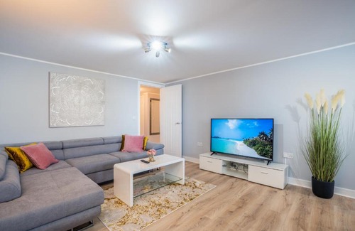 Andover Apartment | Family-Friendly Apartment in Andover with Smart TV & Netflix