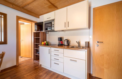 Hoarberg Apartment | Serene Apartment Retreat with Breakfast in Quiet Area