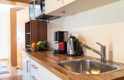 Hoarberg Apartment | Serene Apartment Retreat with Breakfast in Quiet Area