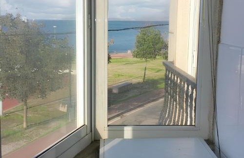 O Grove Apartment | Scenic Apartment in El Grove with Sea View and Family Focus