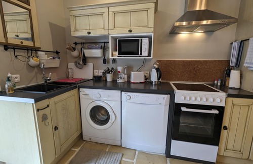 Le Blanc Apartment | Gite Le Blanc: Cozy Retreat with Spa and Pet-Friendly Perks