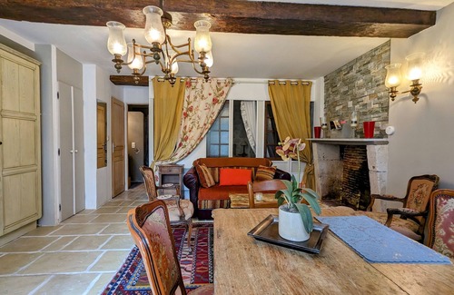 Le Blanc Apartment | Gite Le Blanc: Cozy Retreat with Spa and Pet-Friendly Perks