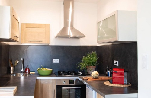Arles City Centre Apartment | Historic Apartment with Kitchen & Breakfast, Rated 9.6/10