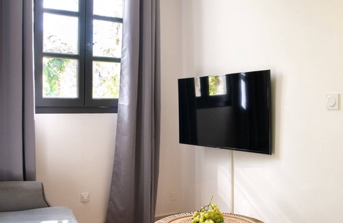 Arles City Centre Apartment | Historic Apartment with Kitchen & Breakfast, Rated 9.6/10