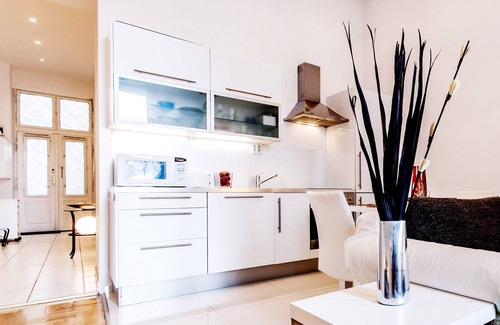 Terezvaros Apartment | Beautiful Apartment in Andrássy Area with Top Amenities