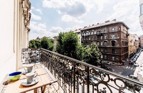 Terezvaros Apartment | Beautiful Apartment in Andrássy Area with Top Amenities
