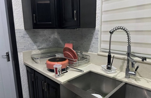 Molynes Gardens Apartment | Charming apartment in beautiful Kingston with AC