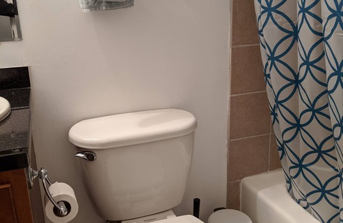 Midtown Crossing Condo | Family-Friendly Apartment in Midtown Omaha with Kitchen