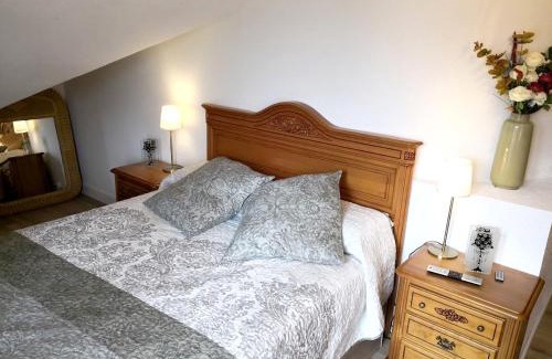 Mogro Apartment | Beachside 2-Bedroom Apartment at Mogro with Sea View Jacuzzi