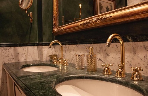 Old Town Bed & Breakfast | Elegant Apartment in Piazza Grande Modena - 10/10 Guest Rated