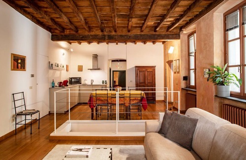 Roman Quarter Apartment | Family-Friendly Apartment in Quadrilatero Romano, Pet Welcome
