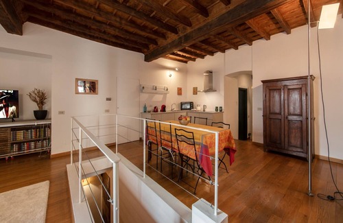 Roman Quarter Apartment | Family-Friendly Apartment in Quadrilatero Romano, Pet Welcome
