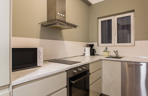 Pangrati Apartment | Trendy Apartment in Pangrati, Athens with Spa & Pool