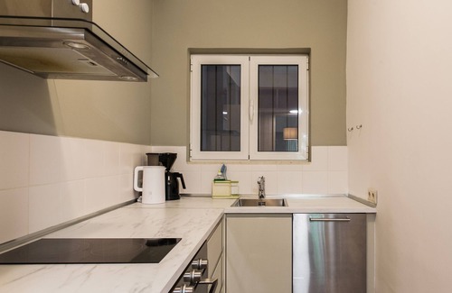 Pangrati Apartment | Trendy Apartment in Pangrati, Athens with Spa & Pool