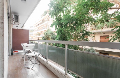 Pangrati Apartment | Trendy Apartment in Pangrati, Athens with Spa & Pool