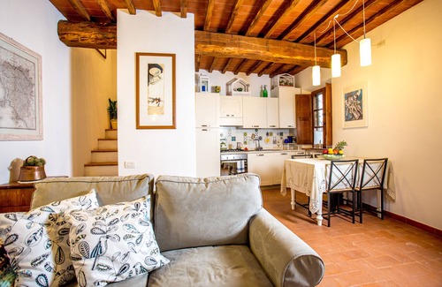Ponte di Gabbiano Apartment | Exceptional Apartment in the Heart of Crete Senesi