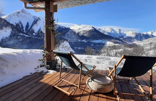 Mizoen Apartment | Inviting Apartment with Spa and Lake Views in Oisans