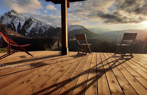 Mizoen Apartment | Inviting Apartment with Spa and Lake Views in Oisans