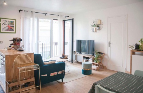 Butte-aux-Cailles Apartment | Cozy Apartment in the Heart of Paris with Family Amenities