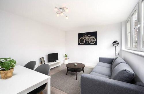 St Luke's Apartment | Elegant Apartment in the Pleydell Estate - Rated 8.2/10