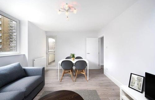 St Luke's Apartment | Elegant Apartment in the Pleydell Estate - Rated 8.2/10
