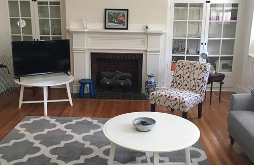 Downtown Apartment | Historic Downtown Frederick Apartment - 9.8 Guest Rated!