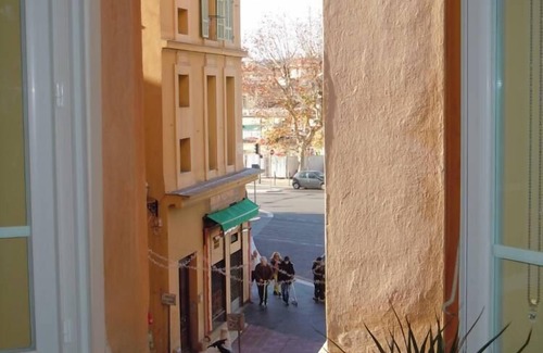 Old Town Apartment | Pet-Friendly Apartment in Nice's Old Town Near Beaches