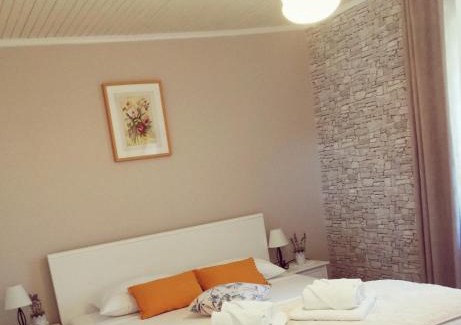 Vlasici Apartment | Unforgettable Stay at Piccolo Paradiso with Hot Tub & More