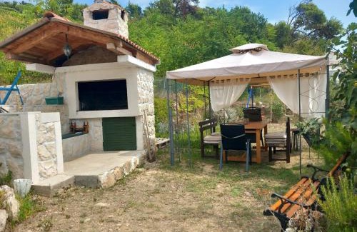 Vlasici Apartment | Unforgettable Stay at Piccolo Paradiso with Hot Tub & More