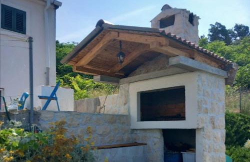 Vlasici Apartment | Unforgettable Stay at Piccolo Paradiso with Hot Tub & More