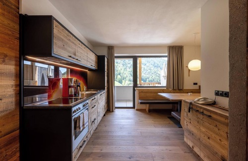 Collepietra Apartment | Inviting Apartment “Sonnleiten Sonne Mond u Sterne” with Views