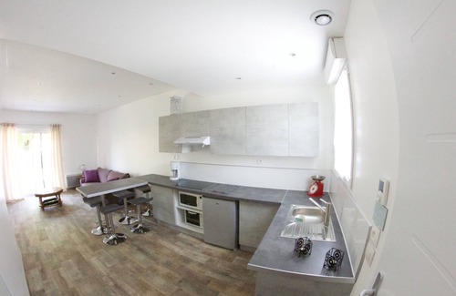 Fouras Apartment | Beautiful 2-Bedroom Apartment with Pool and Ocean View