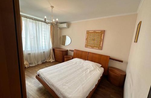 Pozniaky Apartment | 2-Bedroom Apartment Near Waterfront - Guest Rated 10/10