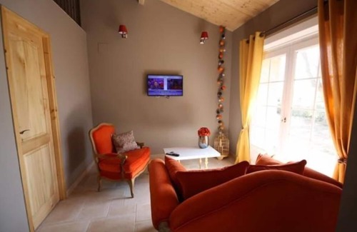 Beziers Apartment | Stylish Apartment with Ocean View and Large Terrace