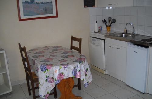 Le Thor Cottage | Cozy One-Room Apartment Near Avignon with Kitchen Access