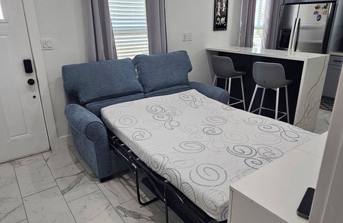 Elgin Apartment | Charming apartment with WiFi and AC in soothing Elgin