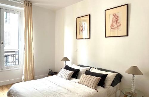 Quartier Saint-Georges Apartment | Cozy Apartment Near Moulin Rouge - Family-Friendly Stay