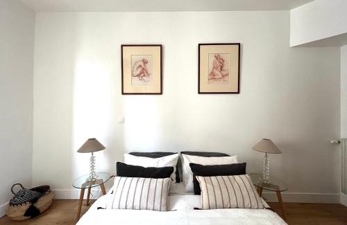 Quartier Saint-Georges Apartment | Cozy Apartment Near Moulin Rouge - Family-Friendly Stay