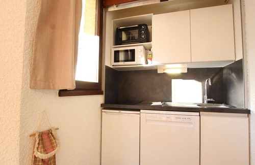 Saint-Chaffrey Apartment | Experience Apartment Saint-Chaffrey: Lake View & Spa Retreat