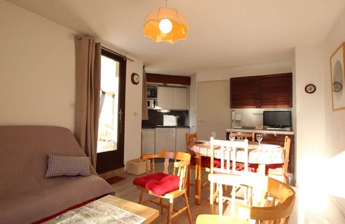 Saint-Chaffrey Apartment | Experience Apartment Saint-Chaffrey: Lake View & Spa Retreat