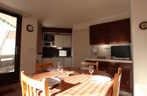 Saint-Chaffrey Apartment | Experience Apartment Saint-Chaffrey: Lake View & Spa Retreat
