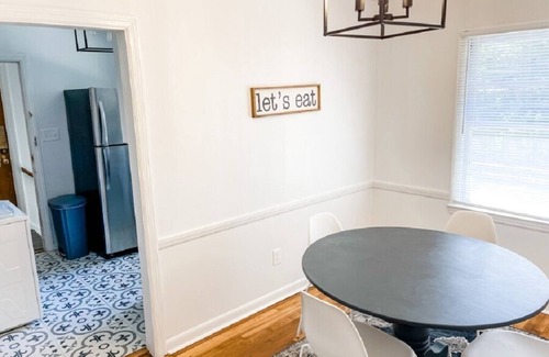 Midtown Apartment | Cozy Apartment Steps from Savannah's Historic District