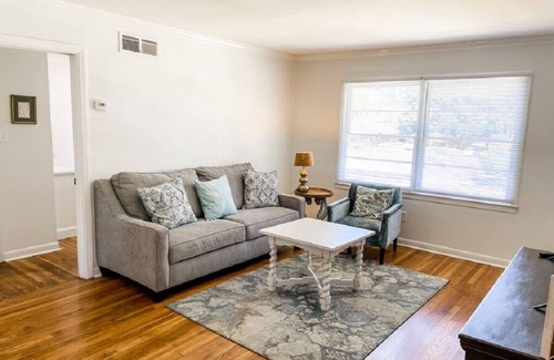Midtown Apartment | Cozy Apartment Steps from Savannah's Historic District