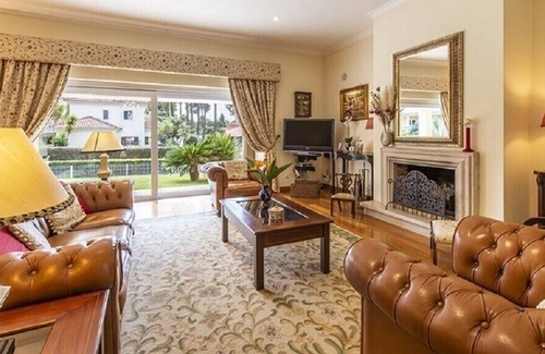 Charneca de Caparica e Sobreda Villa | Charming Aroeira Villa | Villa Alecrim | 4 Bedrooms | Private Pool | Perfect for Families