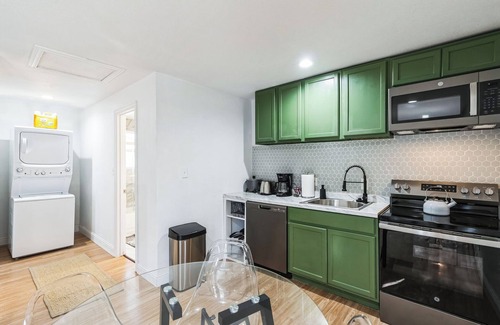 Dallas Apartment | Charming Arboretum Getaway: 1-Bedroom Hideaway