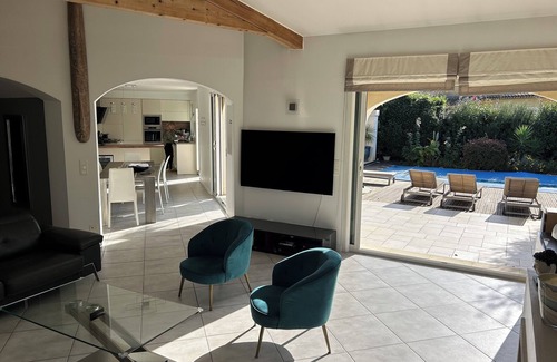 Lattes House | Architectural Gem with Pool & Ocean Views Near Montpellier
