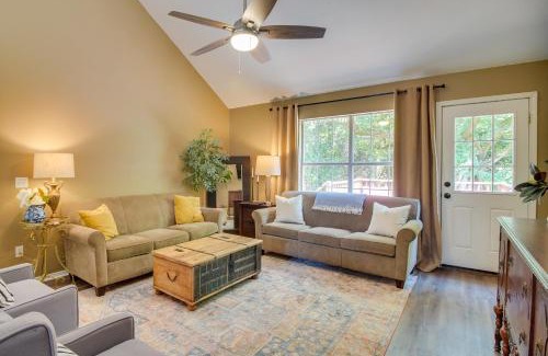 Fayetteville House | Delightful Arkansas Retreat with Deck, Steps from Downtown